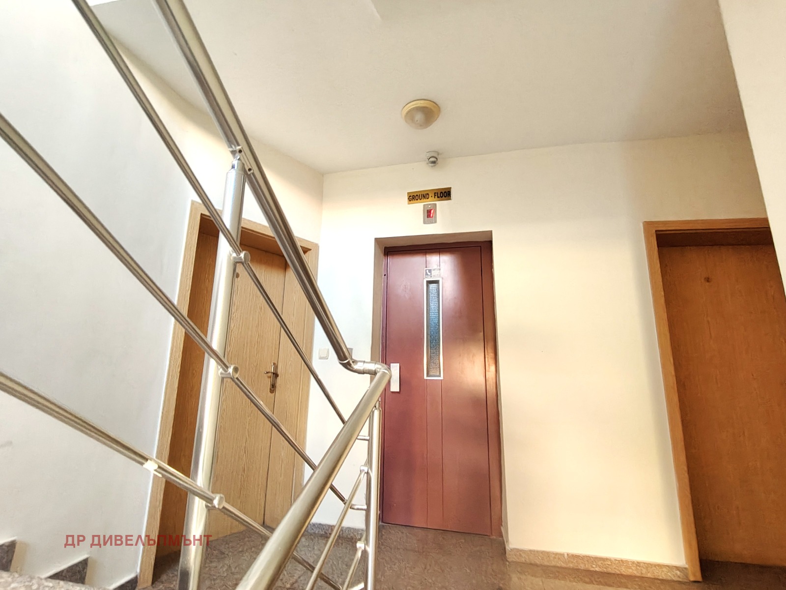 tristaen-apartament-95-kvm-pod-naem-kompleks-sani-holidey-nesebar-basein-parking-16 Тристаен апартамент 95 кв.м. под наем в Комплекс Съни Холидей | Басейн и Паркинг