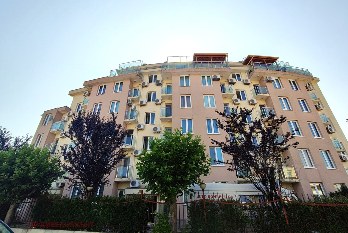 tristaen-apartament-95-kvm-pod-naem-kompleks-sani-holidey-nesebar-basein-parking-17 Тристаен апартамент 95 кв.м. под наем в Комплекс Съни Холидей | Басейн и Паркинг
