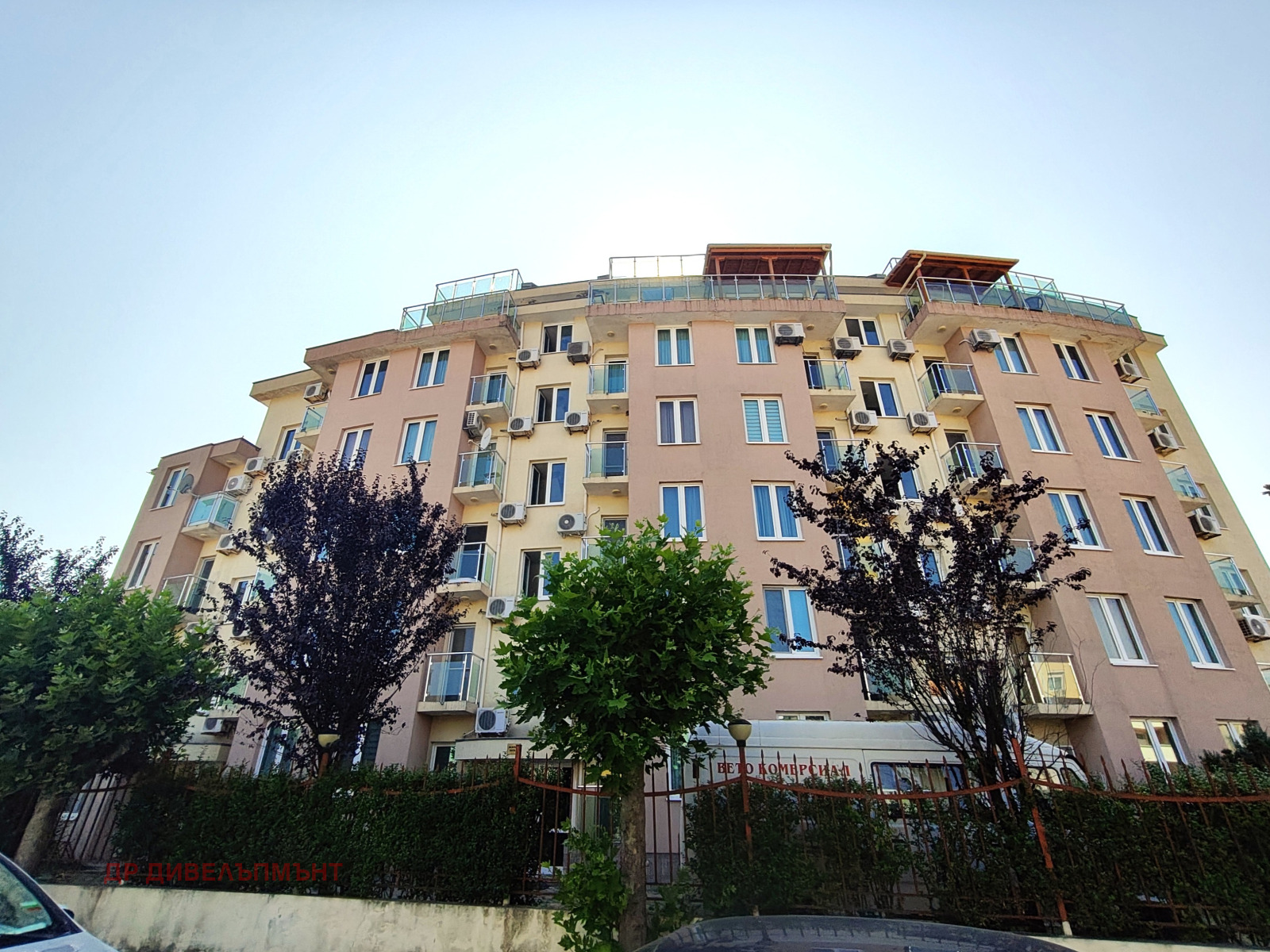 tristaen-apartament-95-kvm-pod-naem-kompleks-sani-holidey-nesebar-basein-parking-17 Тристаен апартамент 95 кв.м. под наем в Комплекс Съни Холидей | Басейн и Паркинг