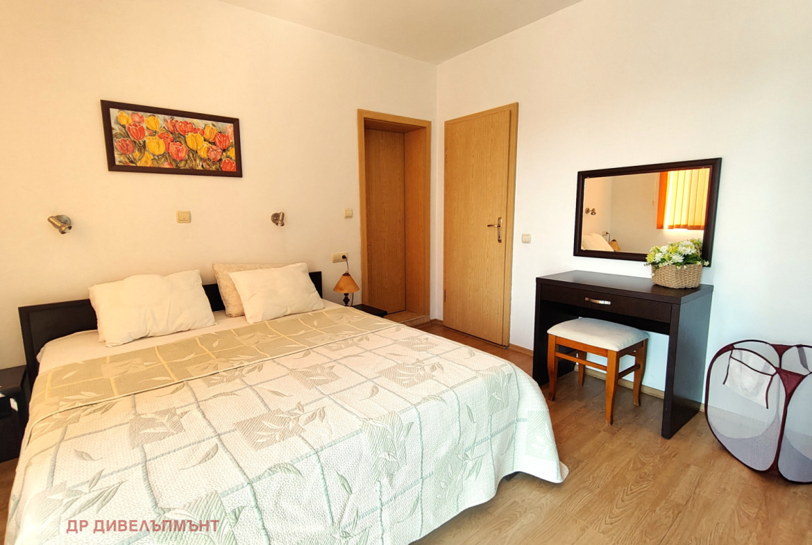 tristaen-apartament-95-kvm-pod-naem-kompleks-sani-holidey-nesebar-basein-parking-7 Тристаен апартамент 95 кв.м. под наем в Комплекс Съни Холидей | Басейн и Паркинг