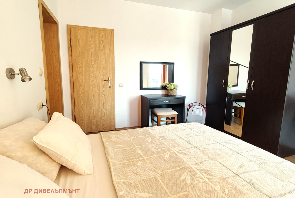 tristaen-apartament-95-kvm-pod-naem-kompleks-sani-holidey-nesebar-basein-parking-8 Тристаен апартамент 95 кв.м. под наем в Комплекс Съни Холидей | Басейн и Паркинг