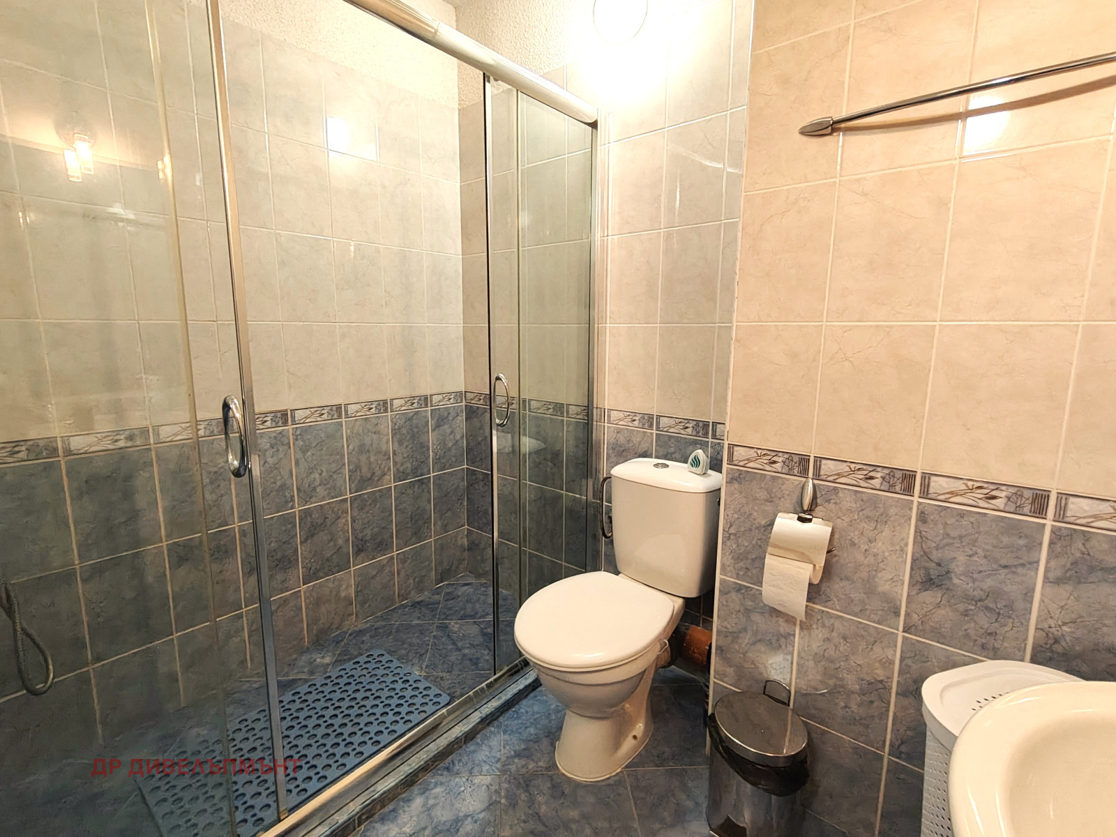 tristaen-apartament-95-kvm-pod-naem-kompleks-sani-holidey-nesebar-basein-parking-9 Тристаен апартамент 95 кв.м. под наем в Комплекс Съни Холидей | Басейн и Паркинг
