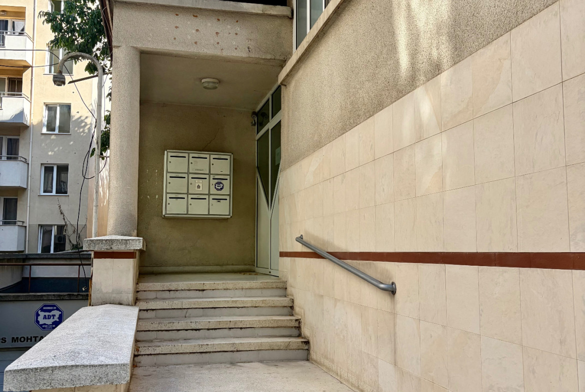 Двустаен апартамент 58 кв.м. за продажба в Лозенец | Две тераси, обзаведен