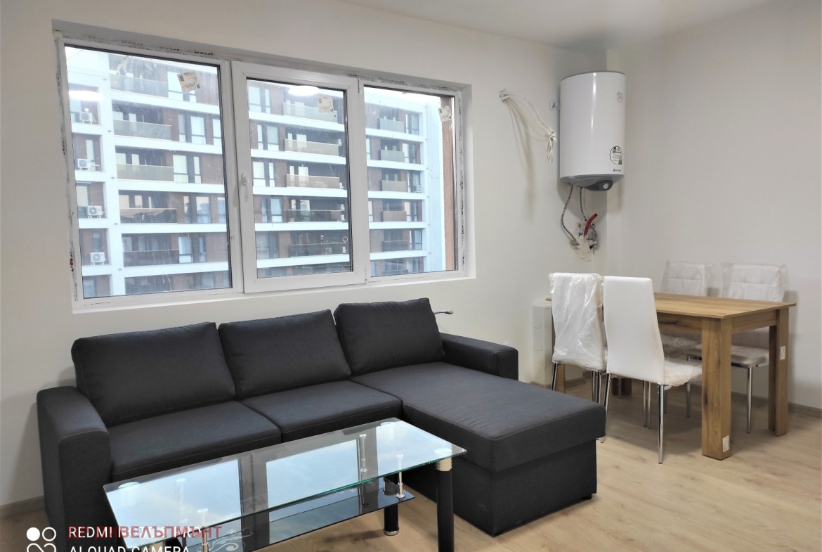 dvustaen-apartament-60-kvm-pod-naem-malinova-dolina-napalno-obzaveden-5 Кухня с бели мебели и готварска печка