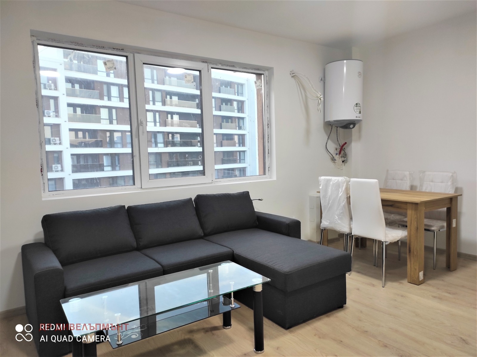 dvustaen-apartament-60-kvm-pod-naem-malinova-dolina-napalno-obzaveden-5 Кухня с бели мебели и готварска печка