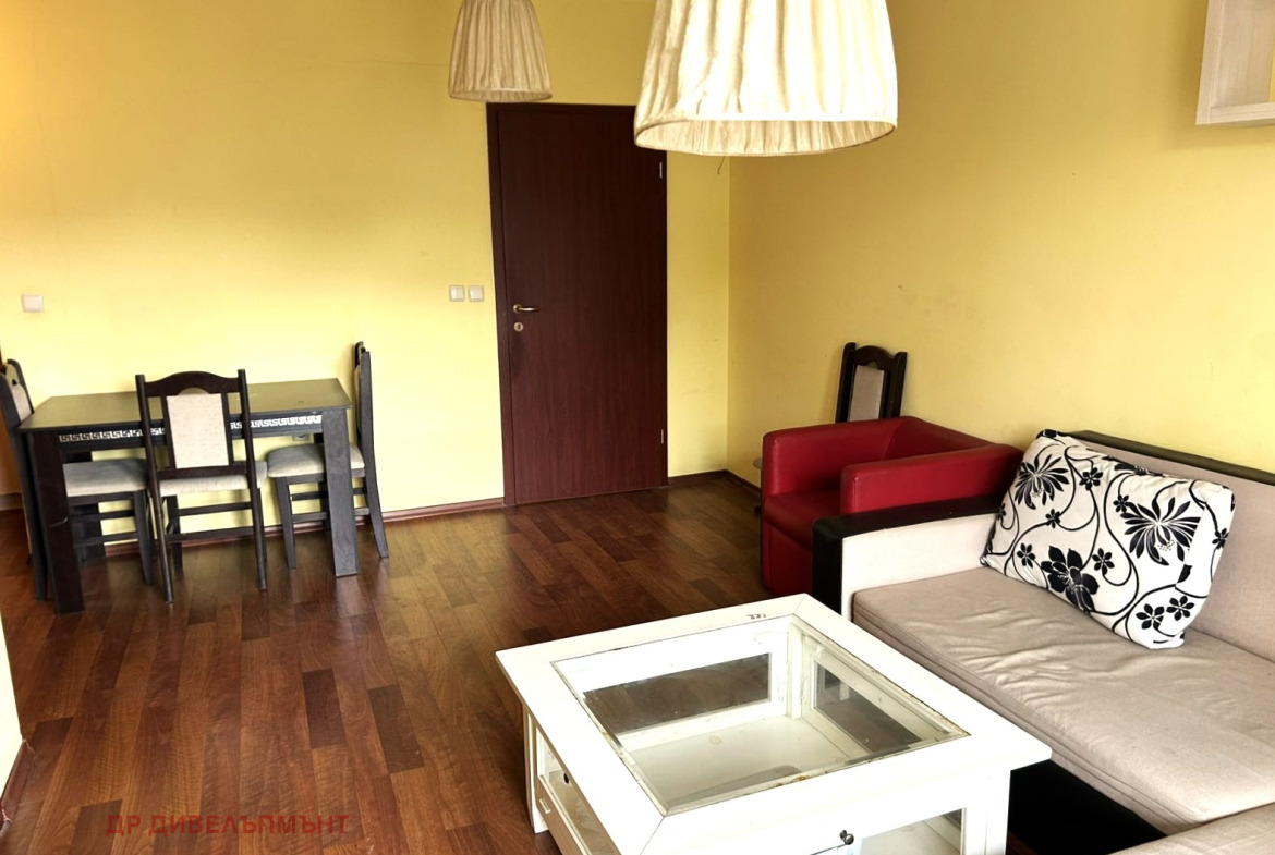 dvustaen-apartament-62-kvm-pod-naem-vitosha-bul-simeonovsko-shose-2 Модерна кухня с бяла машина и светли мебели