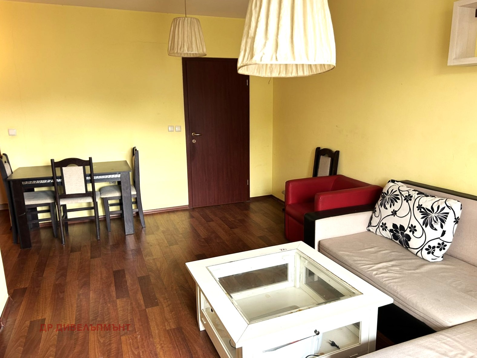 dvustaen-apartament-62-kvm-pod-naem-vitosha-bul-simeonovsko-shose-2 Модерна кухня с бяла машина и светли мебели