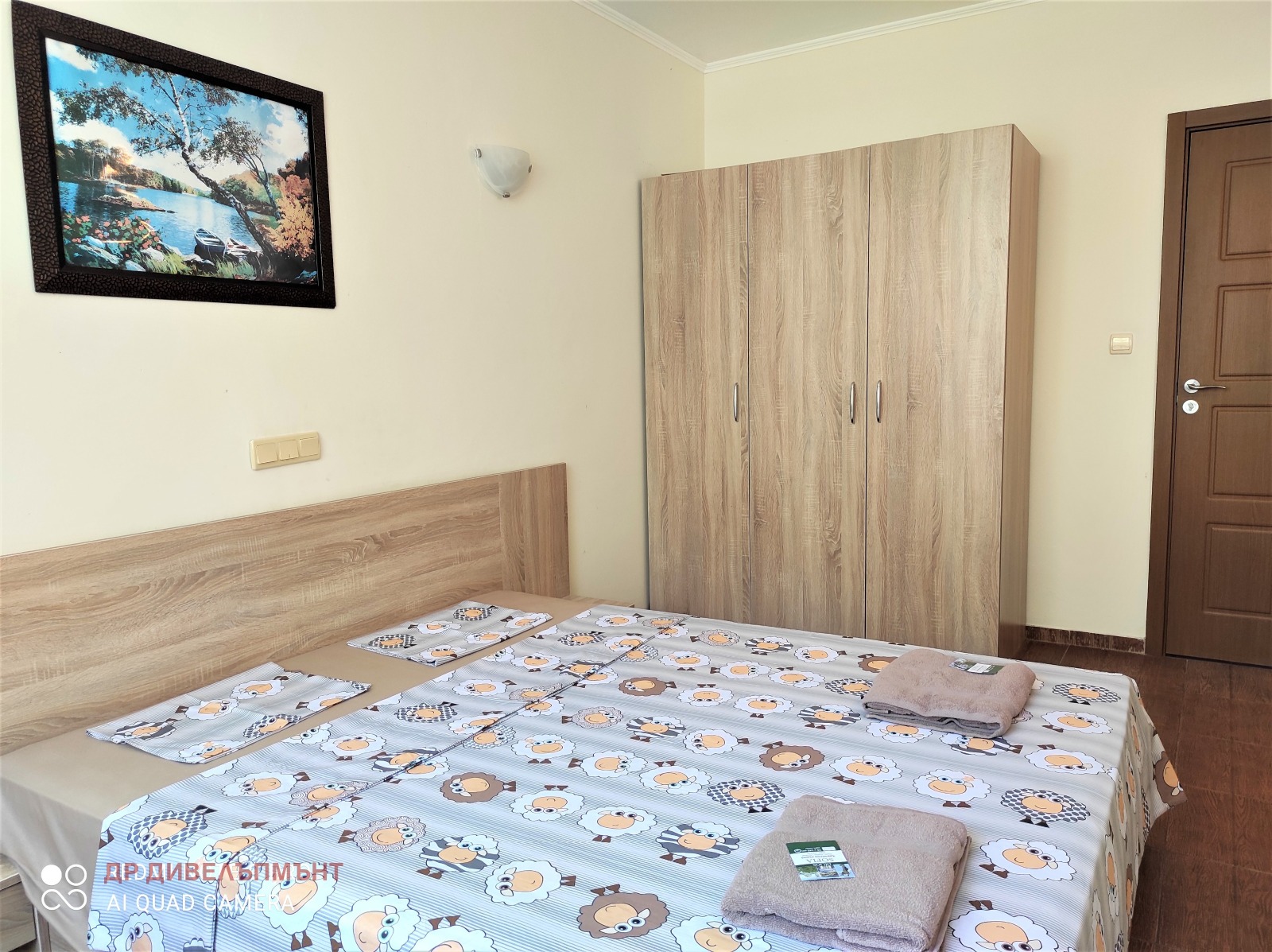Детайл на кухнята с печка и перални машина