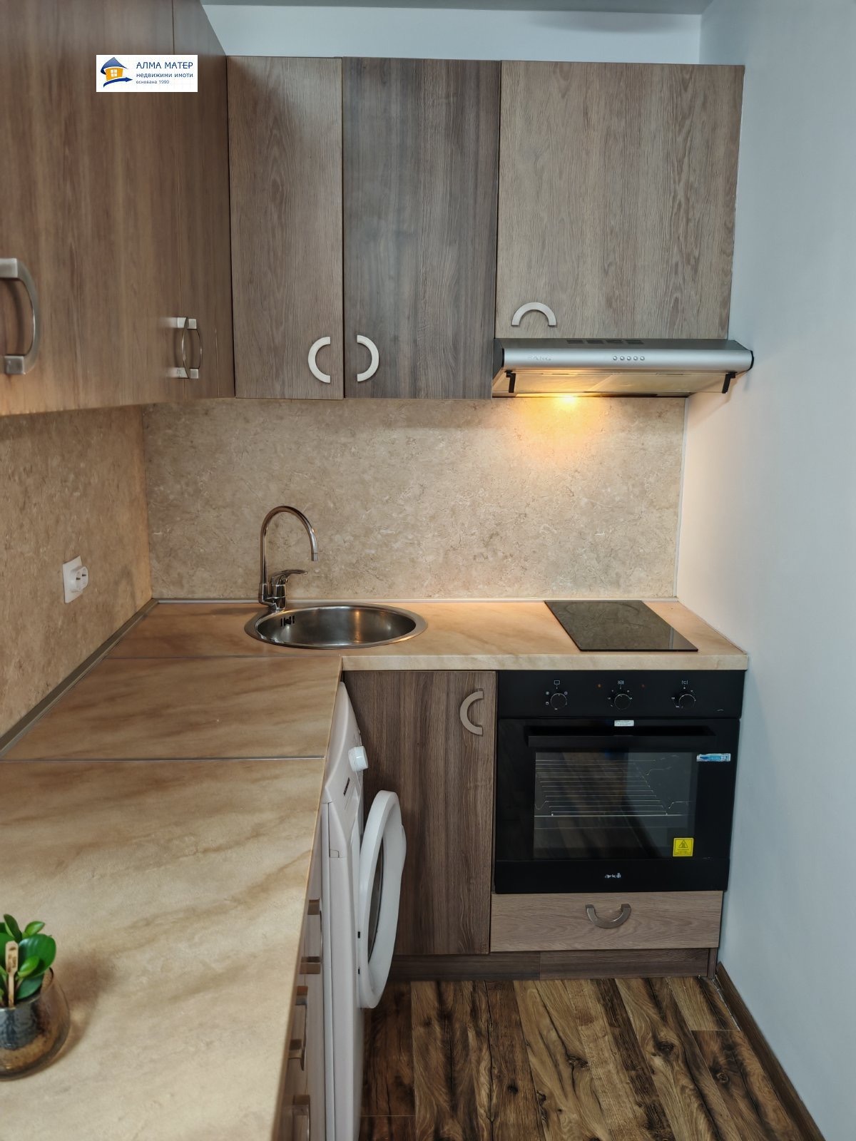 dvustaen-apartament-73-sqm-pod-naem-tsentar-sofia-balkon-vitosha-10 Двустаен апартамент 73 кв.м. под Наем в Център | Балкон с гледка Витоша