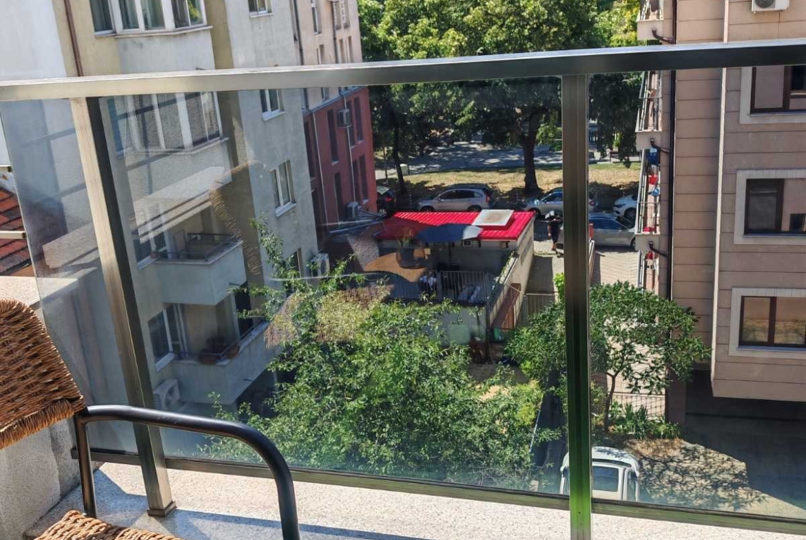 dvustaen-apartament-73-sqm-pod-naem-tsentar-sofia-balkon-vitosha-17 Двустаен апартамент 73 кв.м. под Наем в Център | Балкон с гледка Витоша