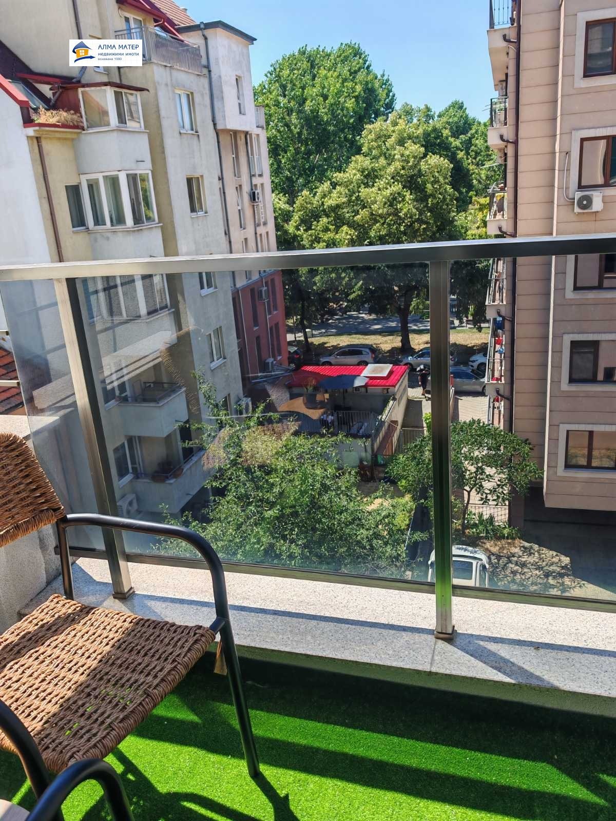 dvustaen-apartament-73-sqm-pod-naem-tsentar-sofia-balkon-vitosha-17 Двустаен апартамент 73 кв.м. под Наем в Център | Балкон с гледка Витоша