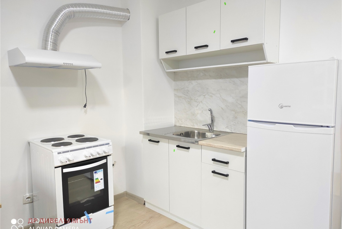 ednostaen-apartament-60-sqm-pod-naem-malinova-dolina-obzaveden-4-etazh-2 Оборудвана кухня с бели шкафове и нови уреди