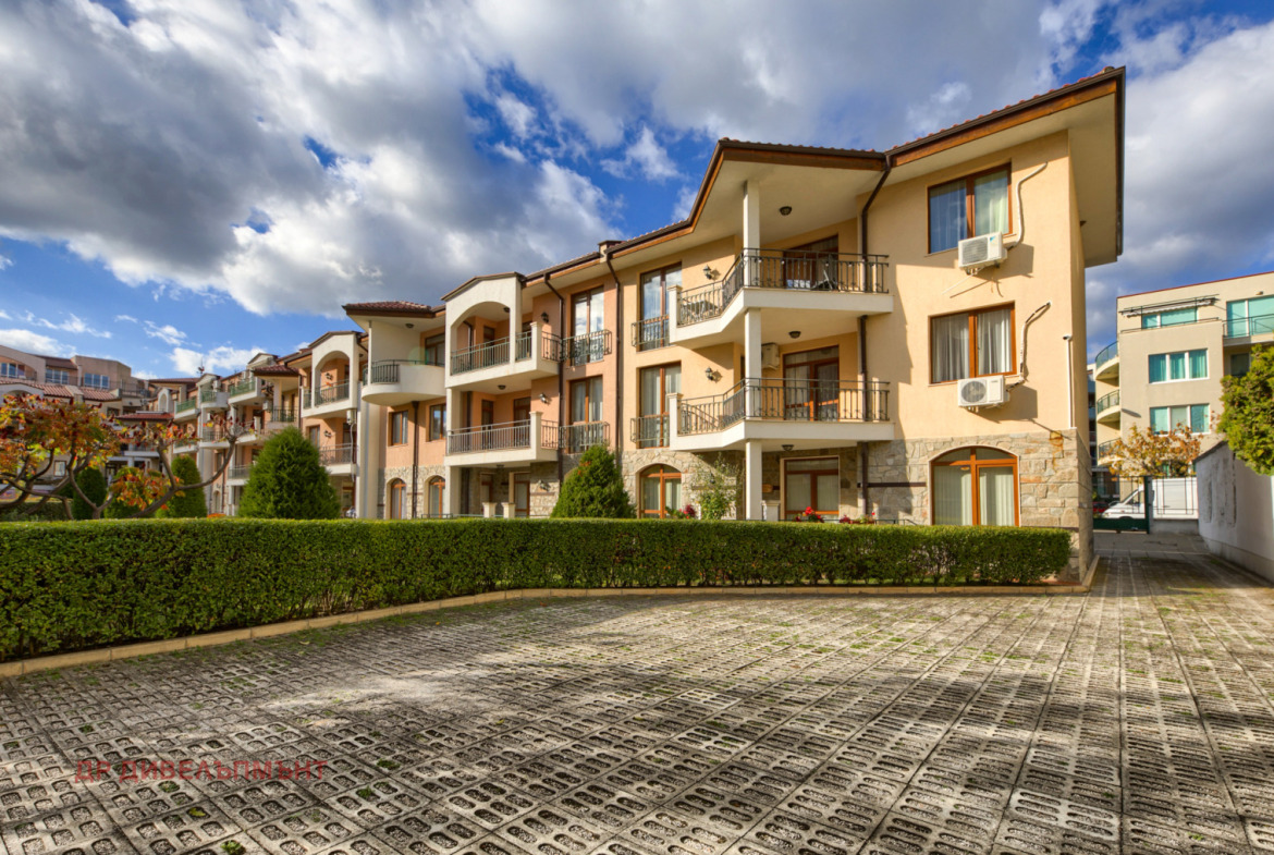 mnogostaen-apartament-122-kvm-pod-naem-nesebar-kompleks-arkadiya-13 Многостаен апартамент 122 кв.м. под наем в Несебър | Басейн и Паркинг