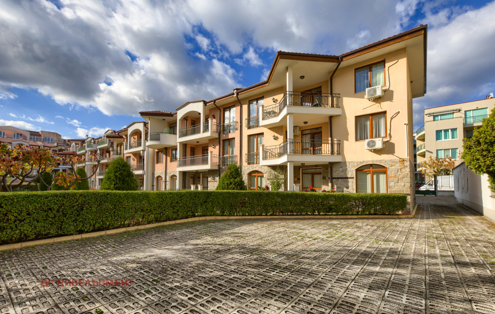 mnogostaen-apartament-122-kvm-pod-naem-nesebar-kompleks-arkadiya-13 Многостаен апартамент 122 кв.м. под наем в Несебър | Басейн и Паркинг