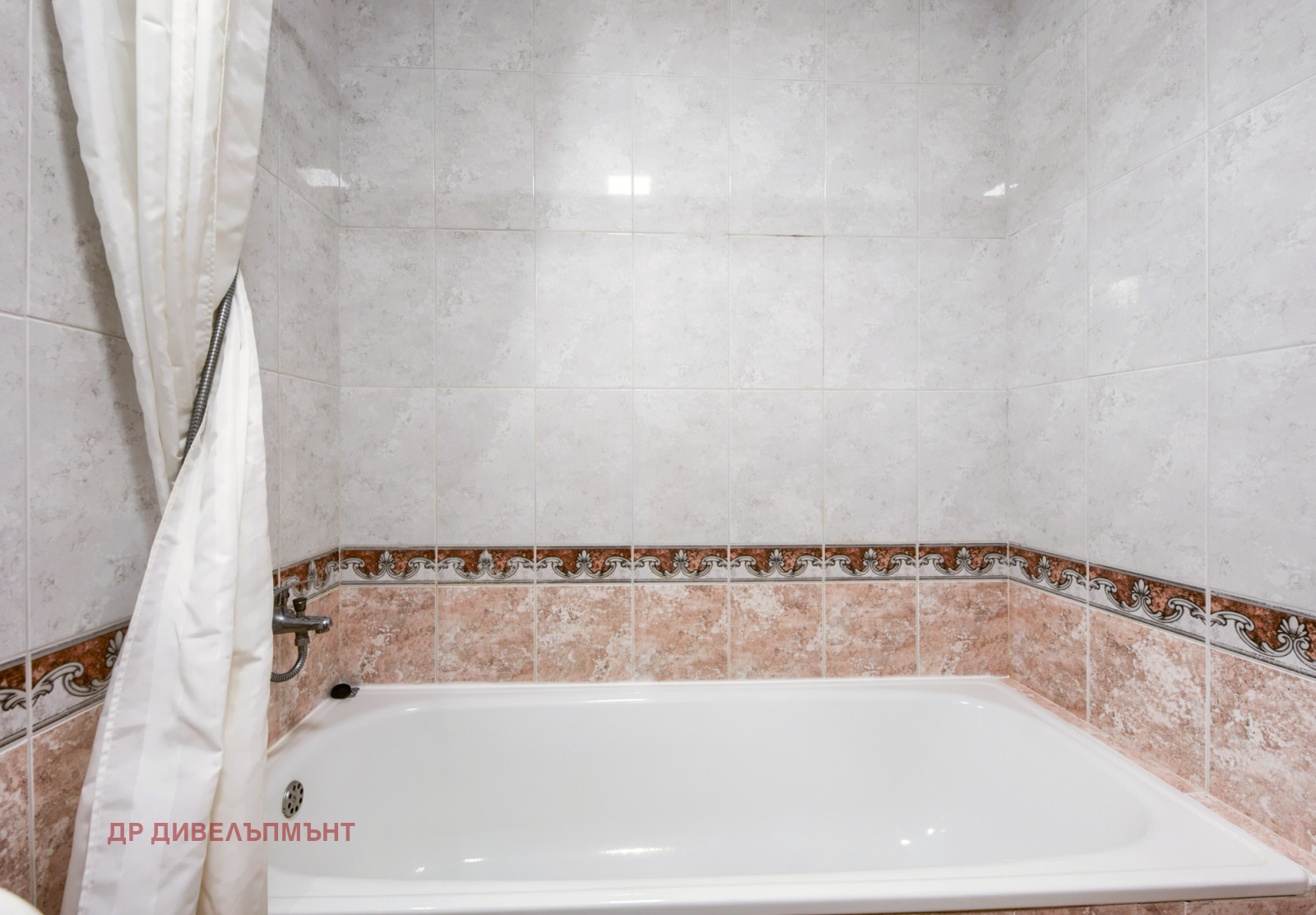 mnogostaen-apartament-122-kvm-pod-naem-nesebar-kompleks-arkadiya-8 Многостаен апартамент 122 кв.м. под наем в Несебър | Басейн и Паркинг