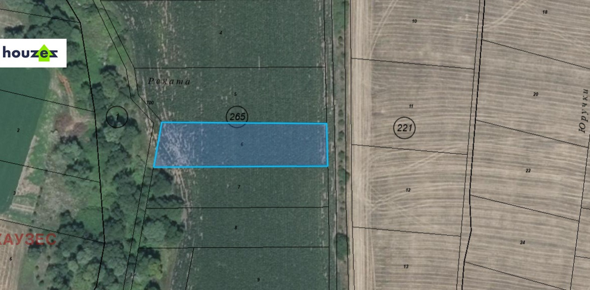 Aerial view of 2002 sqm arable land plot Novi Han
