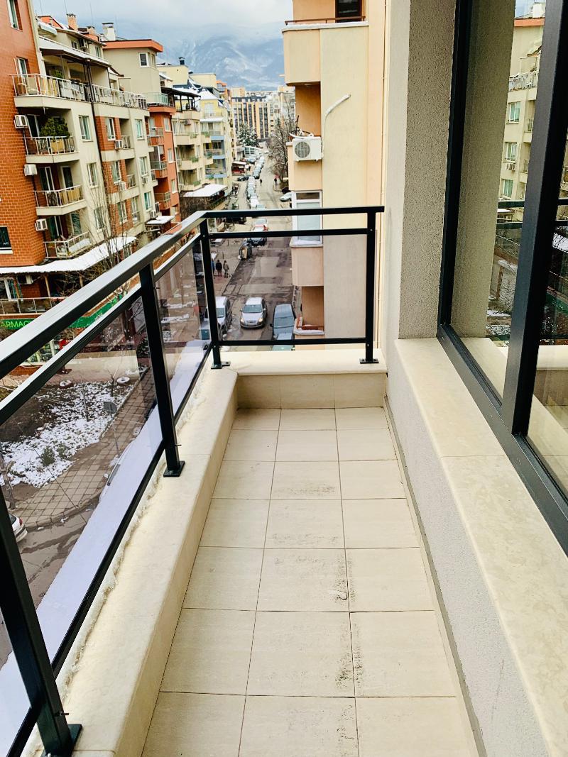 tristaen-apartament-120-kvm-pod-naem-sofiya-borovo-obzaveden-parkomyasto-15 Тристаен апартамент 120 кв.м. под Наем в София Борово | Обзаведен с Паркомясто