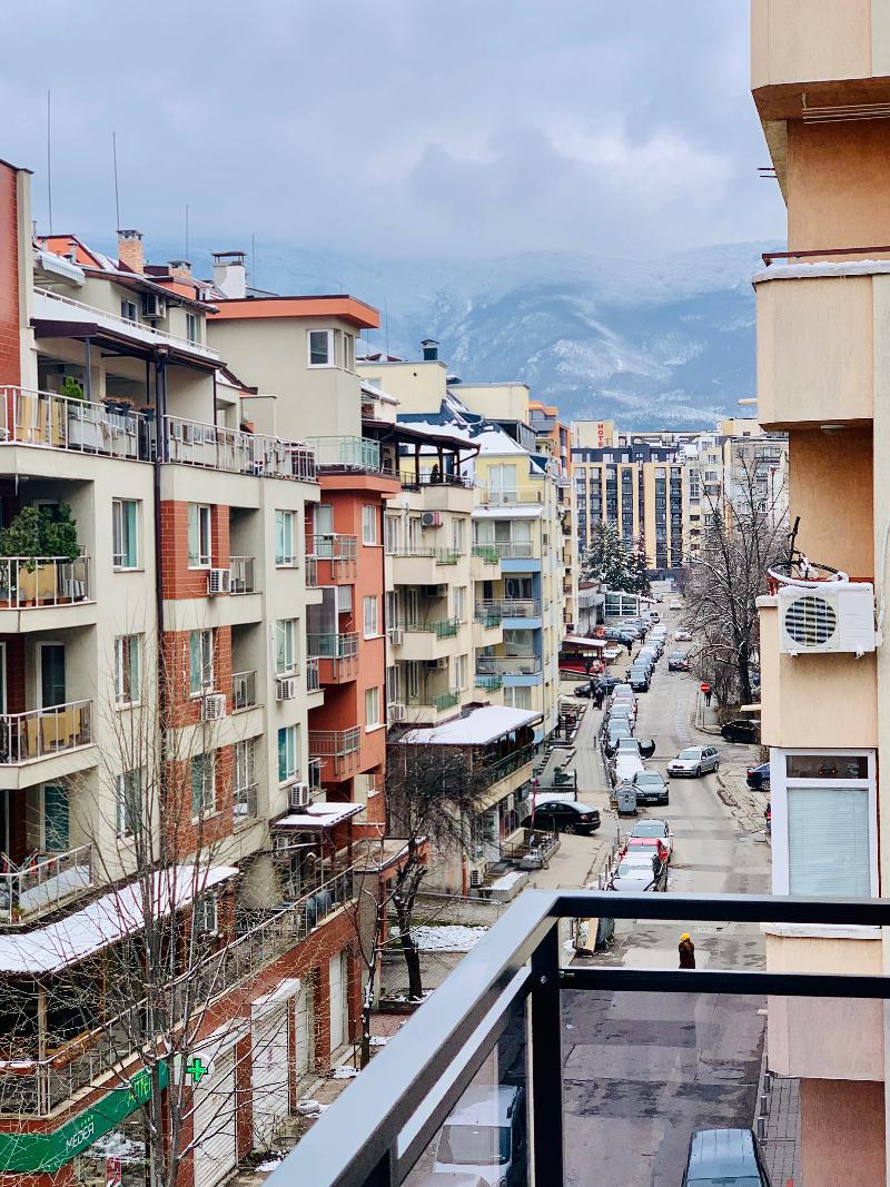 tristaen-apartament-120-kvm-pod-naem-sofiya-borovo-obzaveden-parkomyasto-16 Тристаен апартамент 120 кв.м. под Наем в София Борово | Обзаведен с Паркомясто