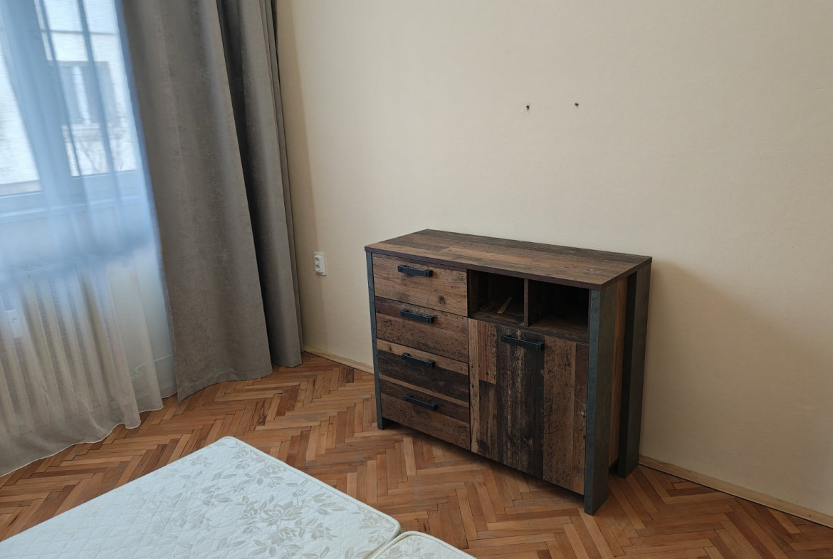 Apartment in Oborishte, Sofia - Image 10