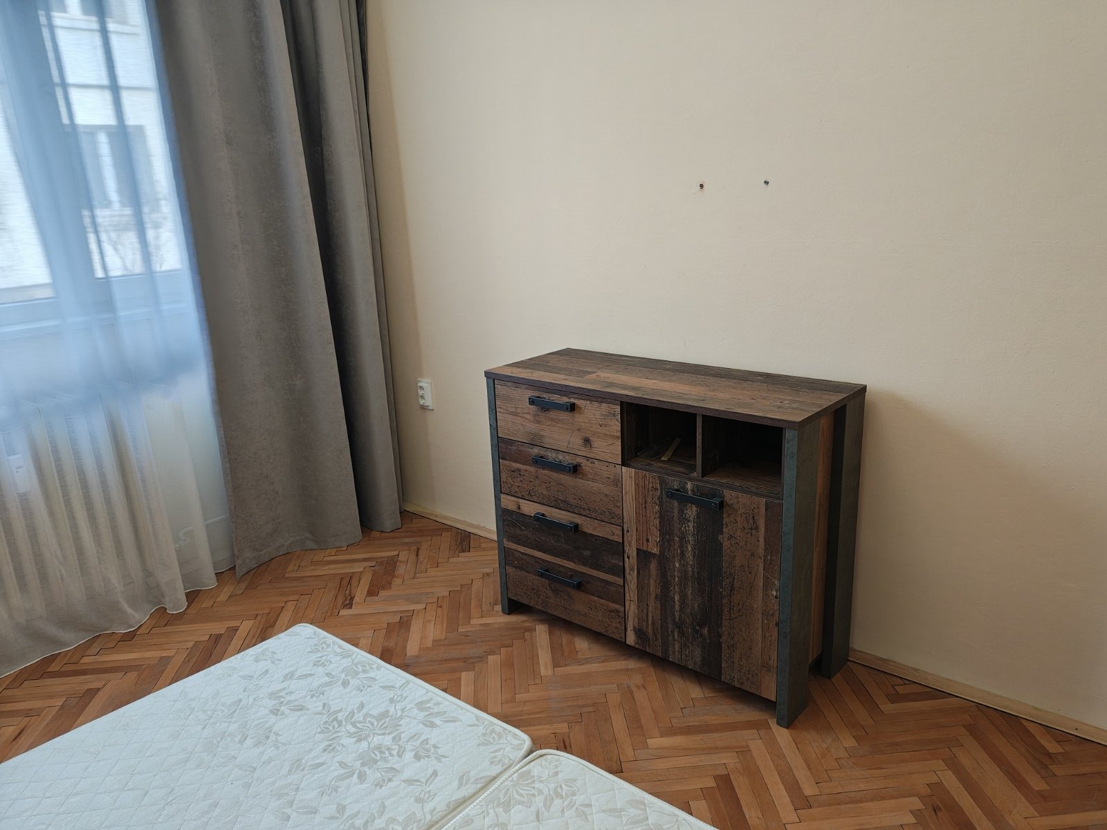 Apartment in Oborishte, Sofia - Image 28