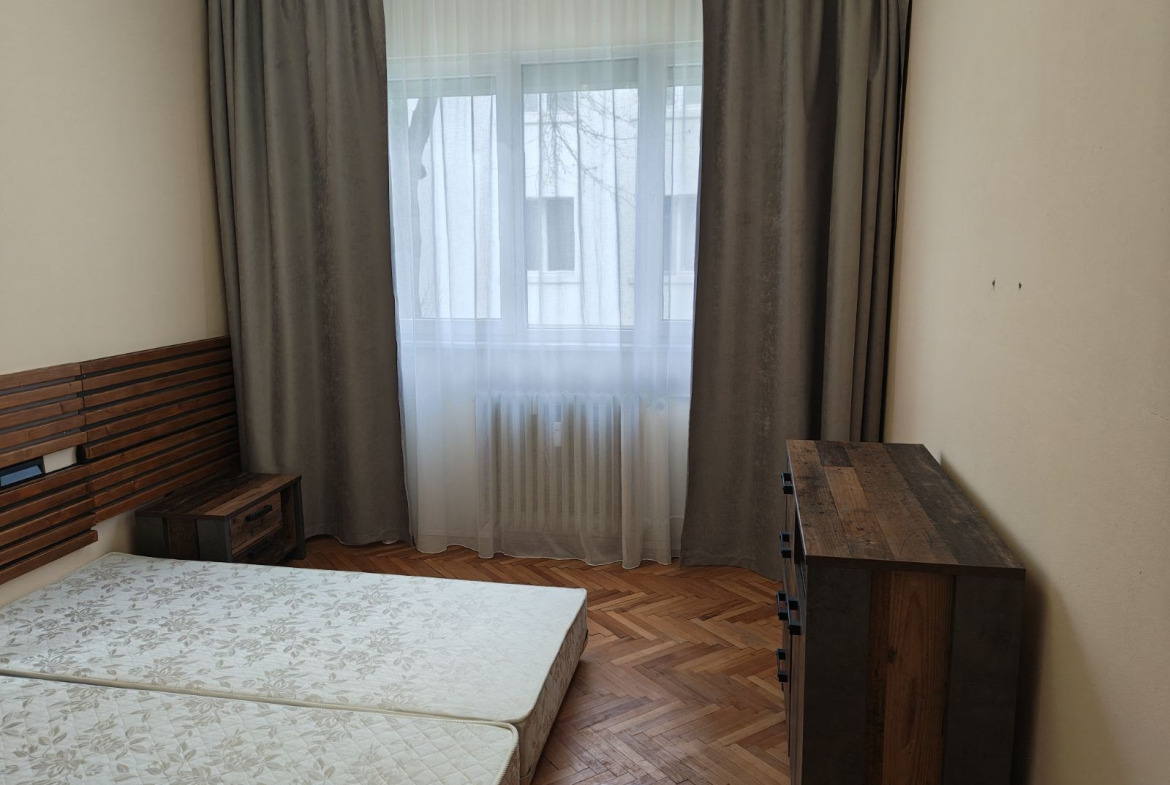 Apartment in Oborishte, Sofia - Image 11