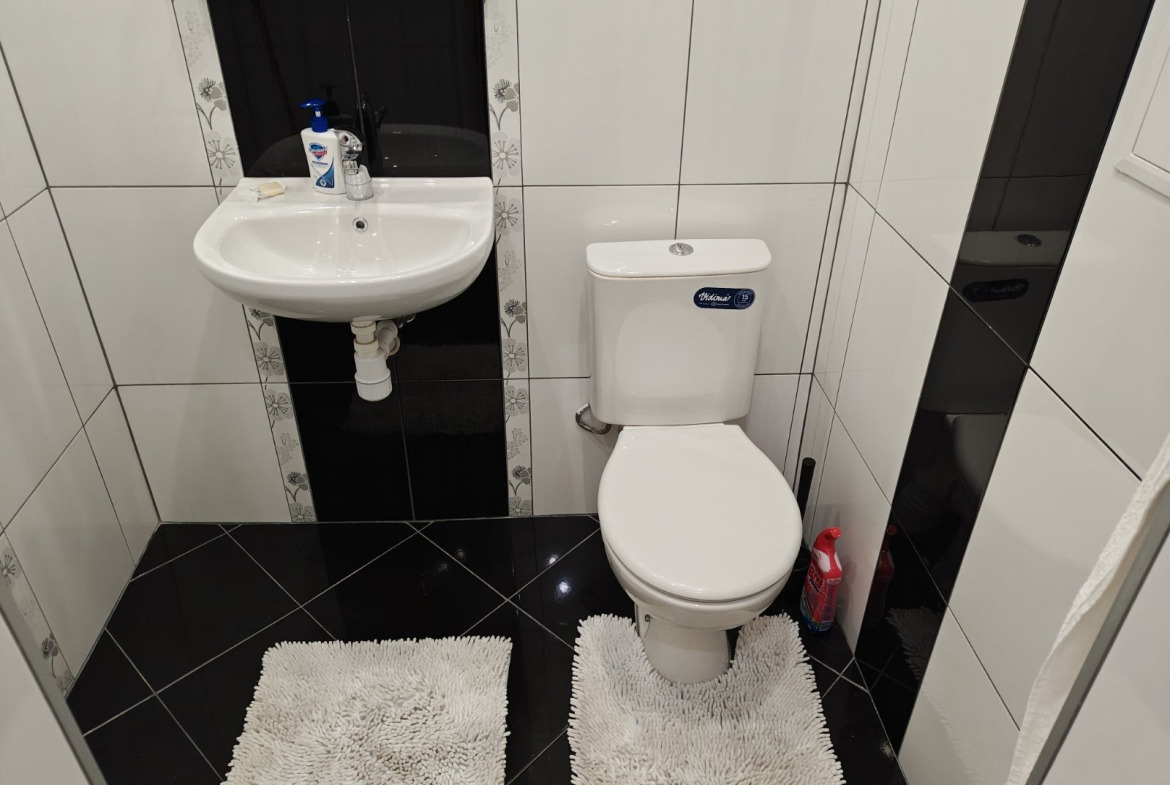 Apartment in Oborishte, Sofia - Image 13