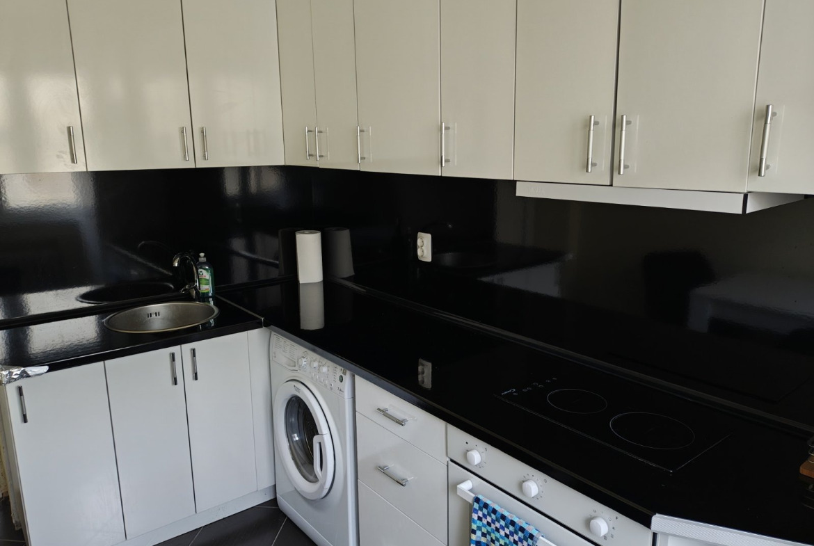 Apartment in Oborishte, Sofia - Image 4