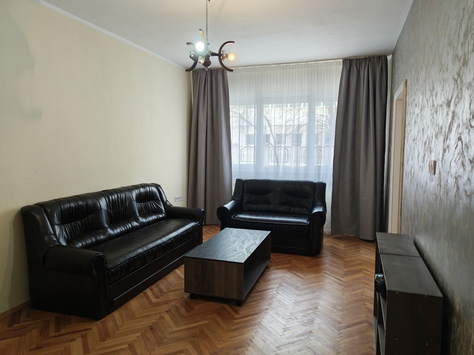 Apartment in Oborishte, Sofia - Image 25