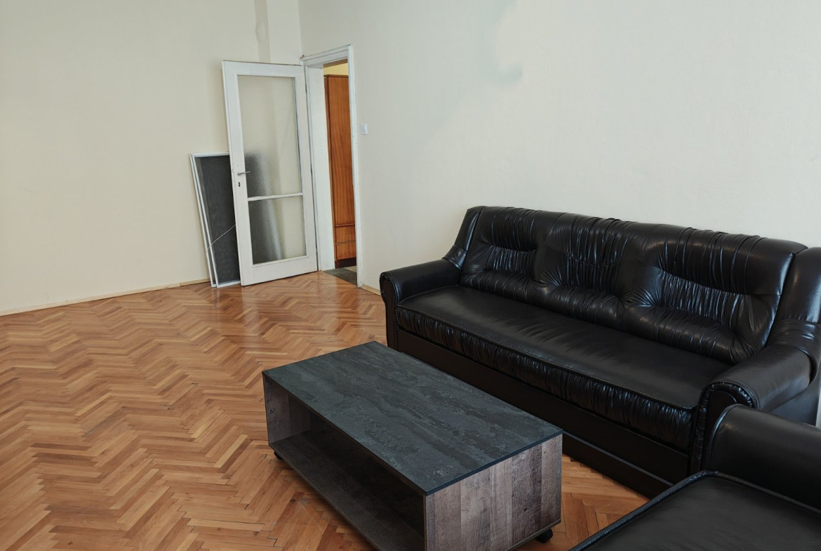 Apartment in Oborishte, Sofia - Image 8