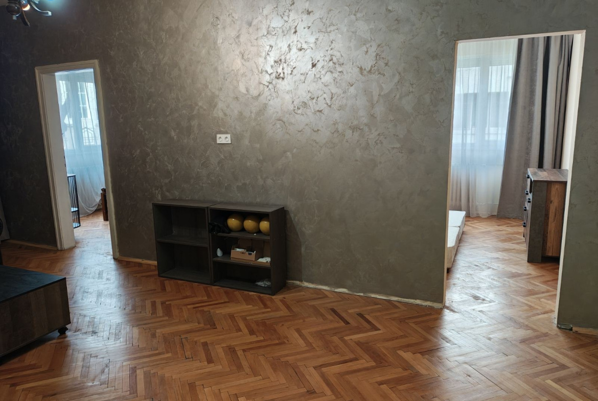 Apartment in Oborishte, Sofia - Image 9