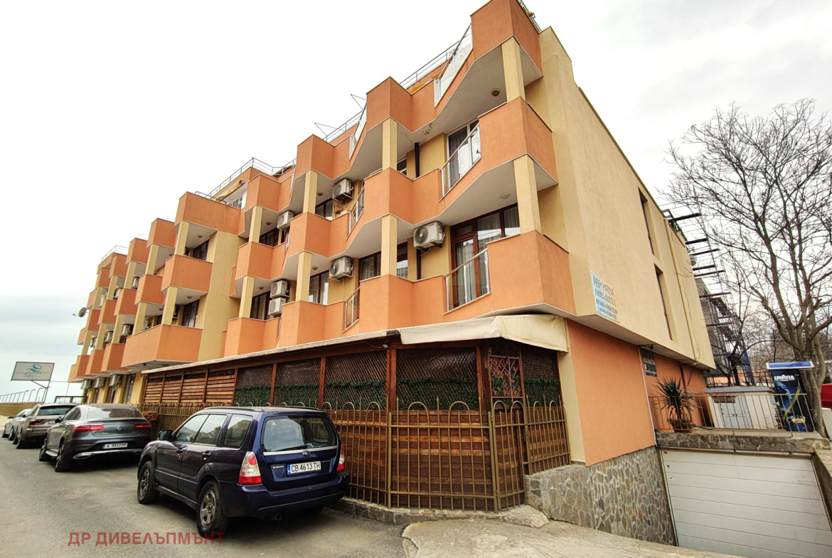 tristaen-apartament-82-kvm-pod-naem-ravda-palm-marina-13 Тристаен апартамент 82 кв.м под наем в Равда | Басейн и веранда