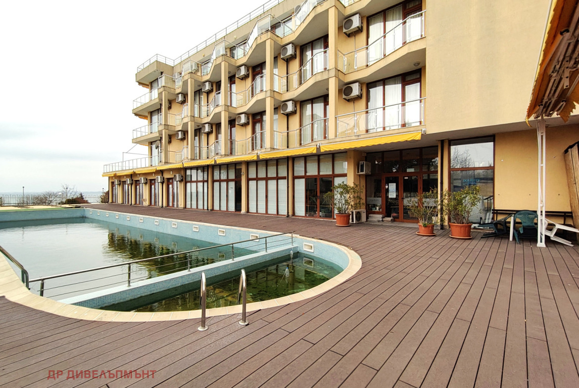 tristaen-apartament-82-kvm-pod-naem-ravda-palm-marina-14 Тристаен апартамент 82 кв.м под наем в Равда | Басейн и веранда