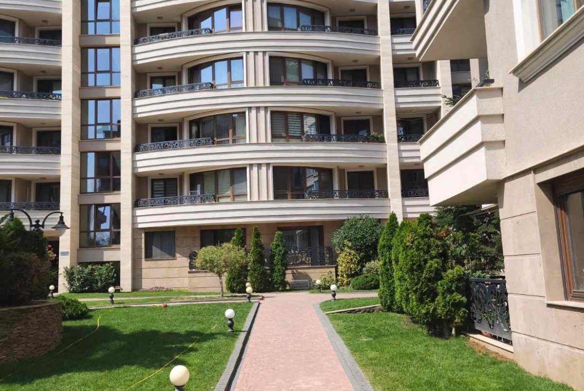 Двустаен апартамент 60 кв.м под Наем в Младост 3 | Обзаведен с Тераса