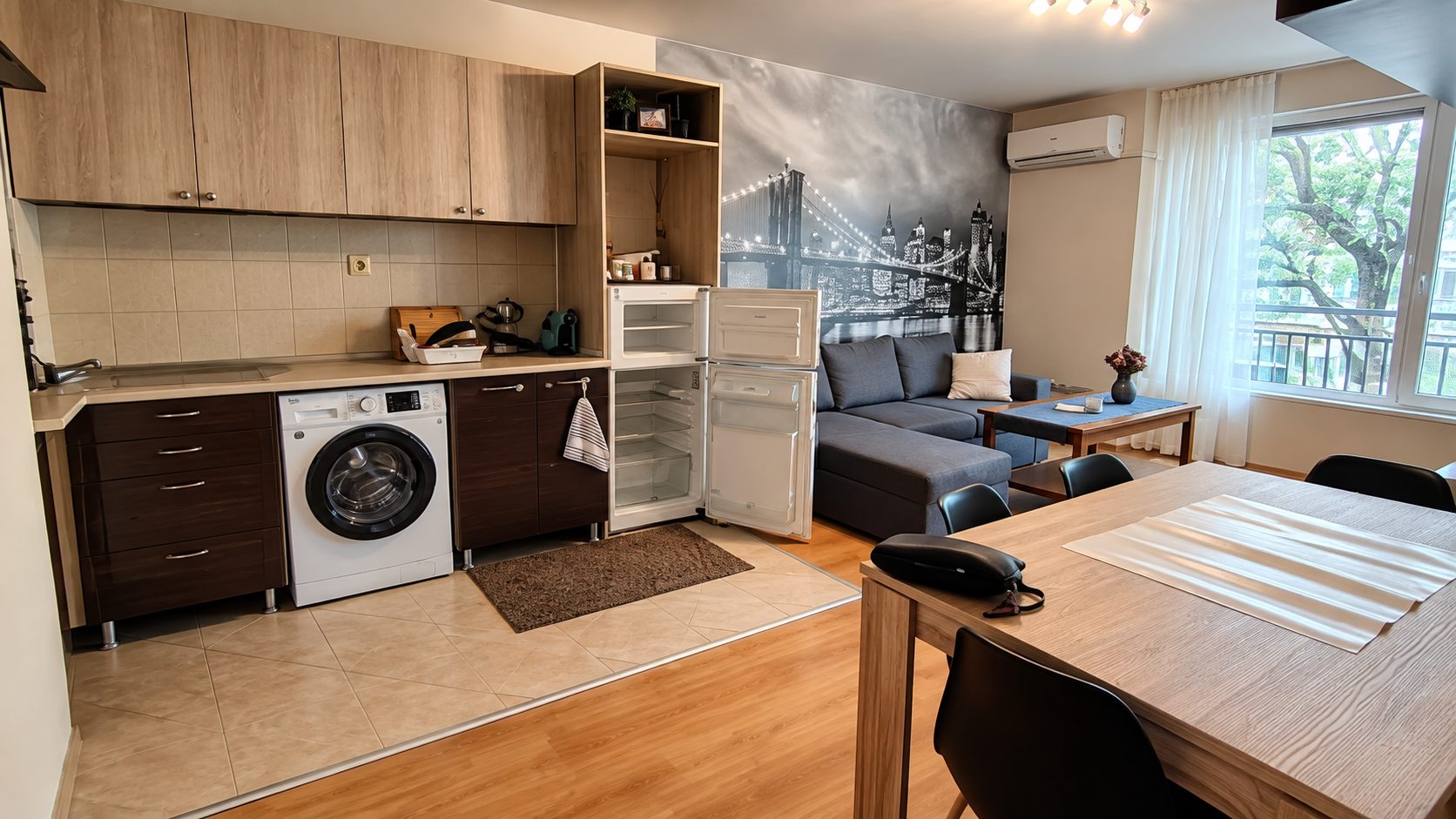 dvustaen-apartament-60-sqm-pod-naem-plovdiv-kamenitsa-1-tsentar-1 Модерна кухня със бяла пералня и дърво