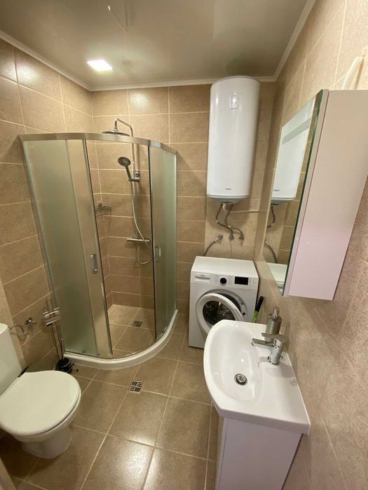 dvustaen-apartament-60-sqm-prodazhba-vinitsa-varna-obzaveden-parkomyasto-5 Баня с душ кабина пералня и водонагревател