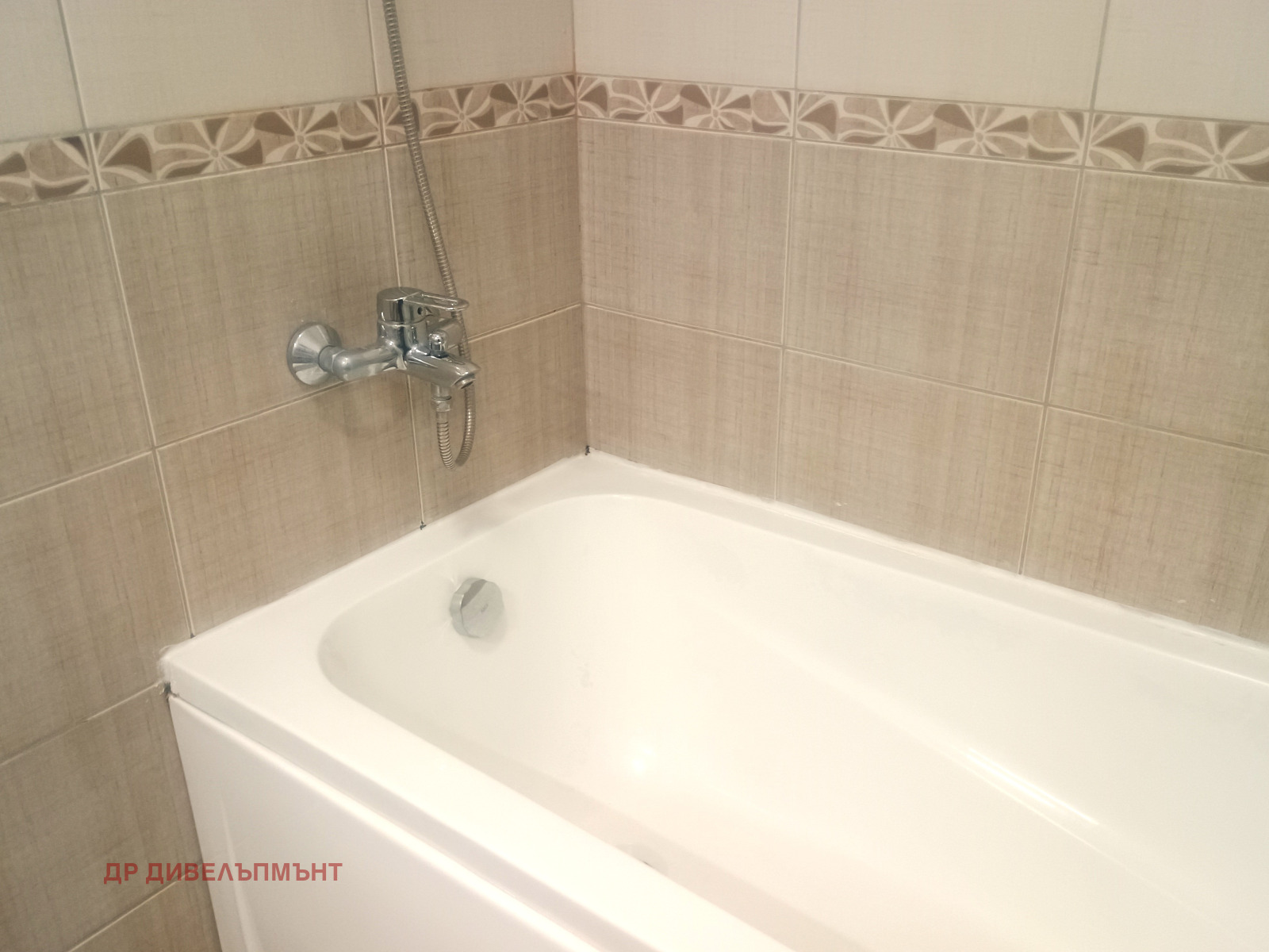 dvustaen-apartament-71-sqm-pod-naem-nesebar-kristal-biych-12 High-floor balcony with ocean water view
