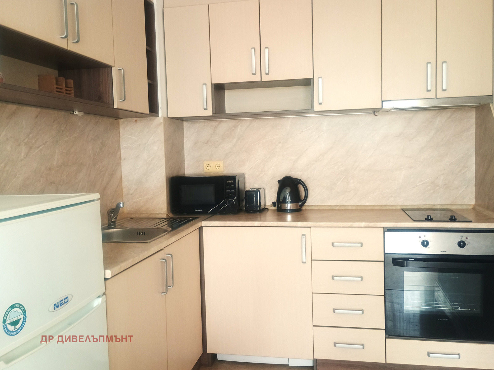dvustaen-apartament-71-sqm-pod-naem-nesebar-kristal-biych-3 Kitchen counter detail with microwave and kettle
