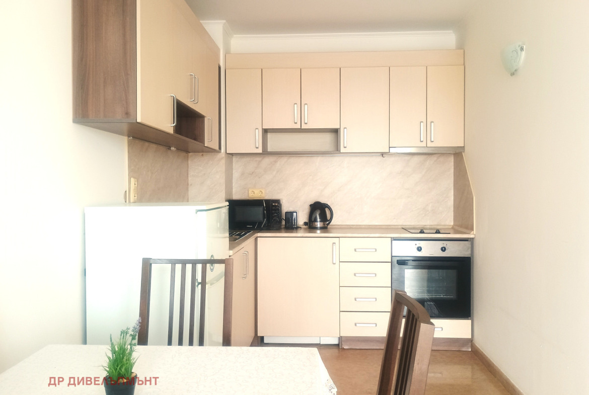 dvustaen-apartament-71-sqm-pod-naem-nesebar-kristal-biych-4 Kitchen from another angle with oven drawers