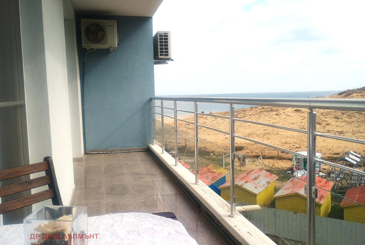 dvustaen-apartament-71-sqm-pod-naem-nesebar-kristal-biych-7 Kitchen bedroom with built-in cabinets white fridge