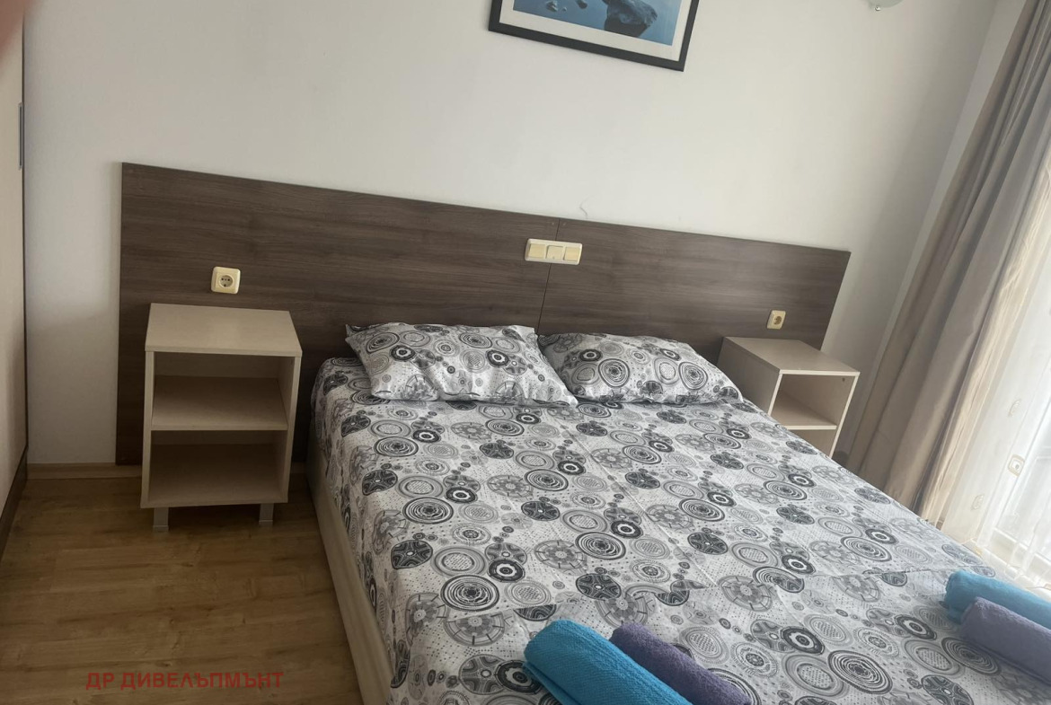 dvustaen-apartament-71-sqm-pod-naem-nesebar-kristal-biych-9 Bathroom with white bathtub and ceramic tiles