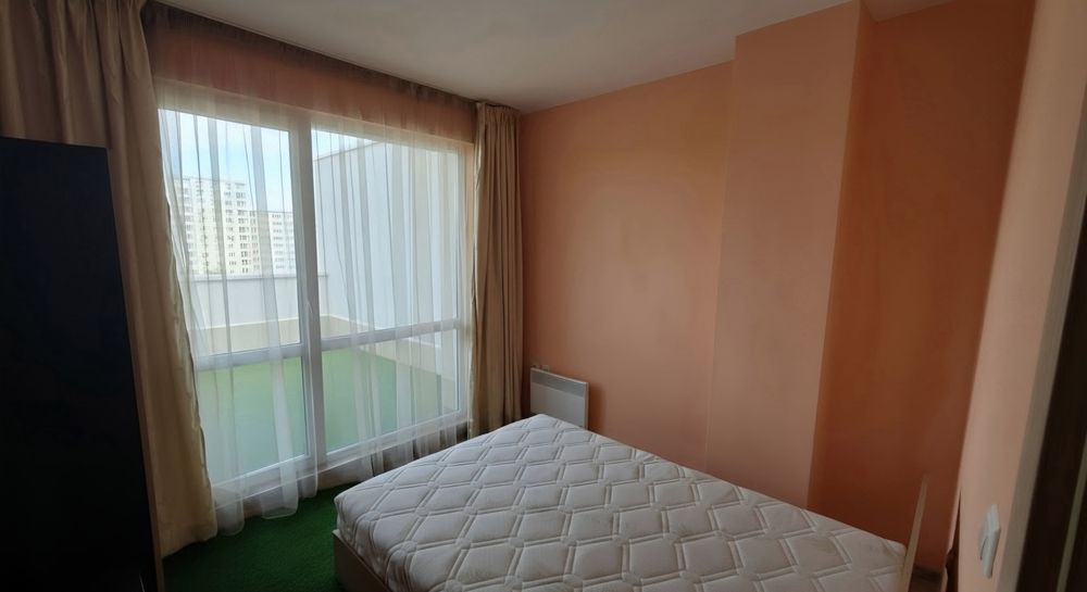 dvustaen-apartament-80-kvm-pod-naem-sofia-posleden-etazh-panoramna-terasa-5 Bedroom with green carpet, window and storage furnishings