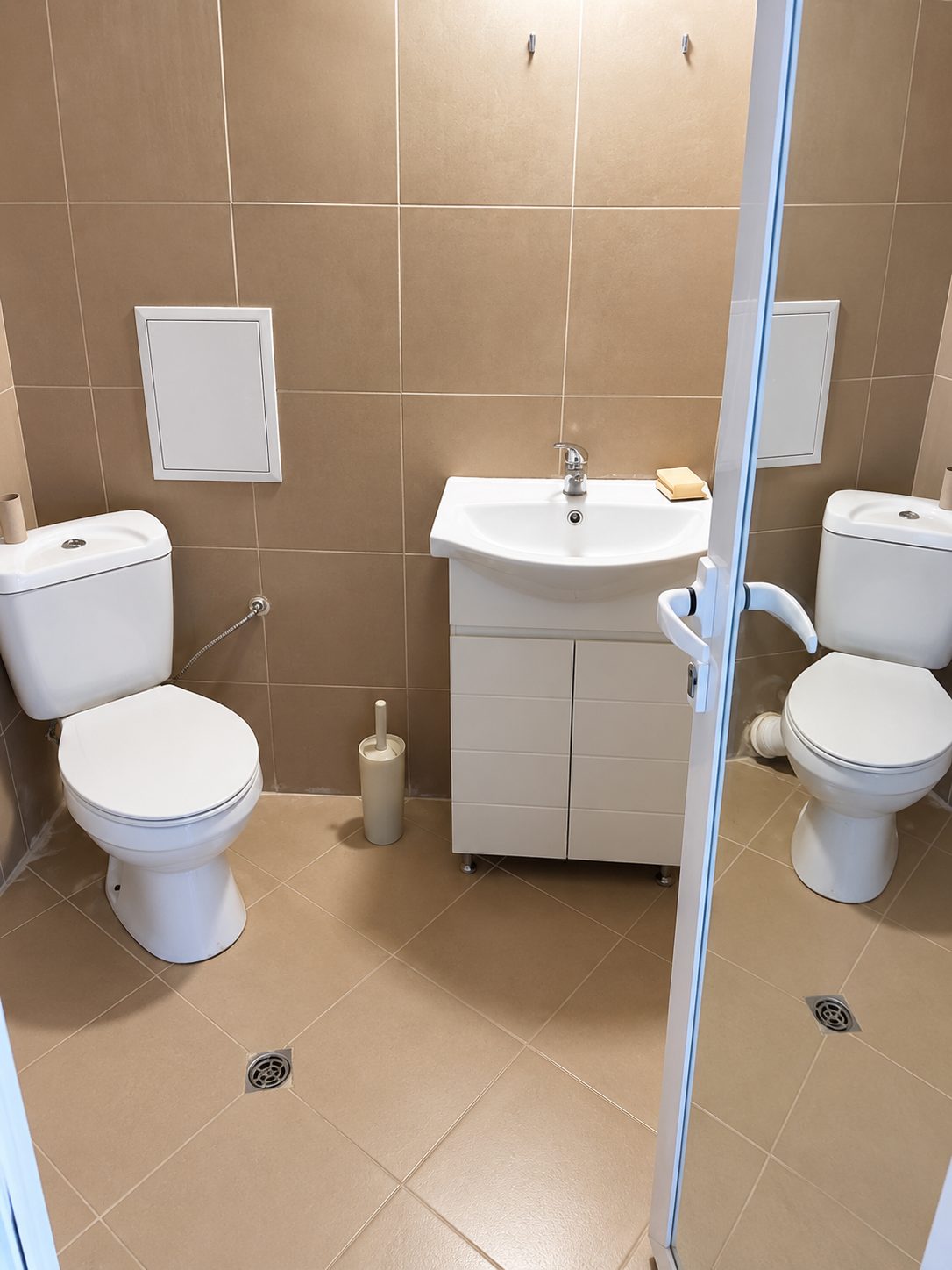 ednostaen-apartament-25-kvm-prodazhba-pavlovo-sofia-maze-5 Хладилник Finlux и жълта лежанка в апартамента