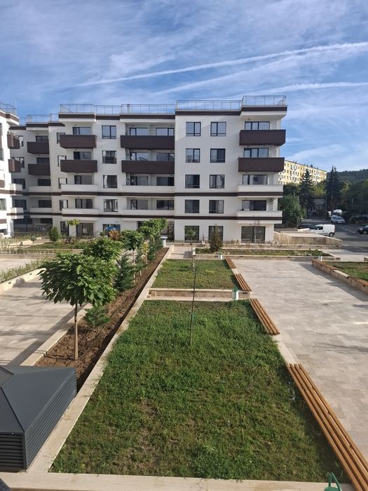 ednostaen-apartament-56-sqm-za-prodazhba-pernik-iztok-terasa-floor-5-4 Жилищен район с дърва и озеленени зони за отдих