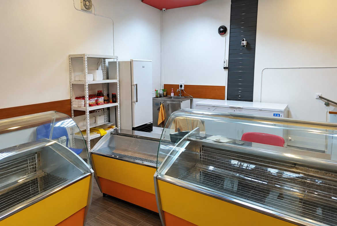 magazin-110-kvm-prodava-plovdiv-tsentar-s-ofis-i-biznes-3 Shop interior with yellow refrigerated display cases and shelving