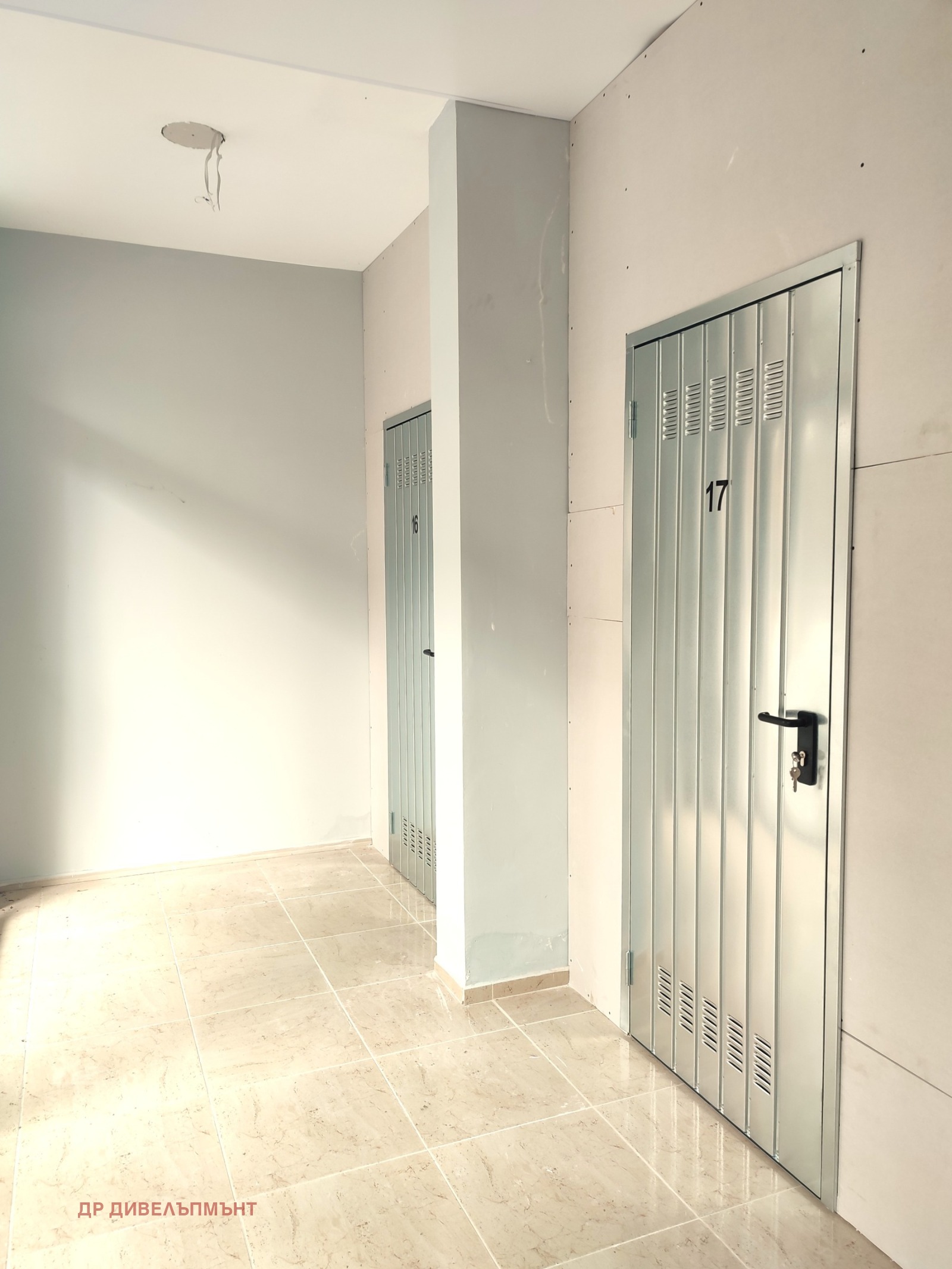 sklad-7-sqm-pod-naem-sofiya-suhata-reka-kontroliran-dostap-1 Чист коридор с метални врати на складове
