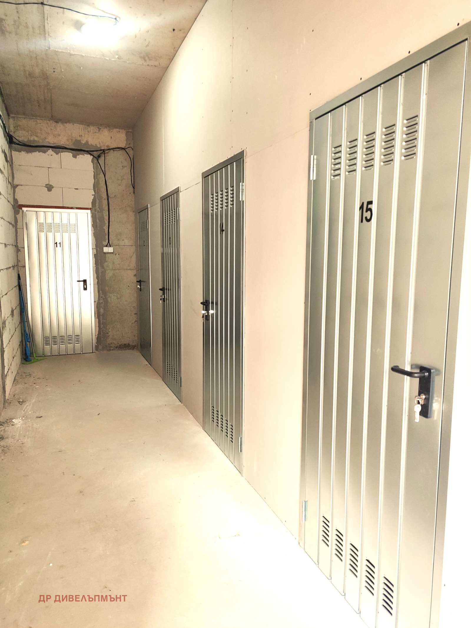 sklad-7-sqm-pod-naem-sofiya-suhata-reka-kontroliran-dostap-6 Редица метални врати на складови помещения