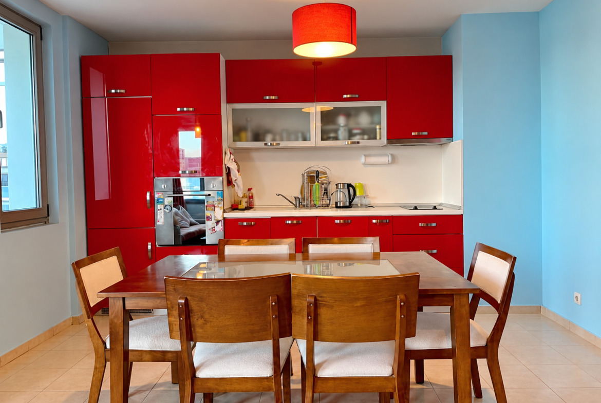 tristaen-apartament-108-kvm-pod-naem-manastirski-livadi-sofiya-napalno-obzaveden-3 Бежаво кожено диван с златни възглавници и град