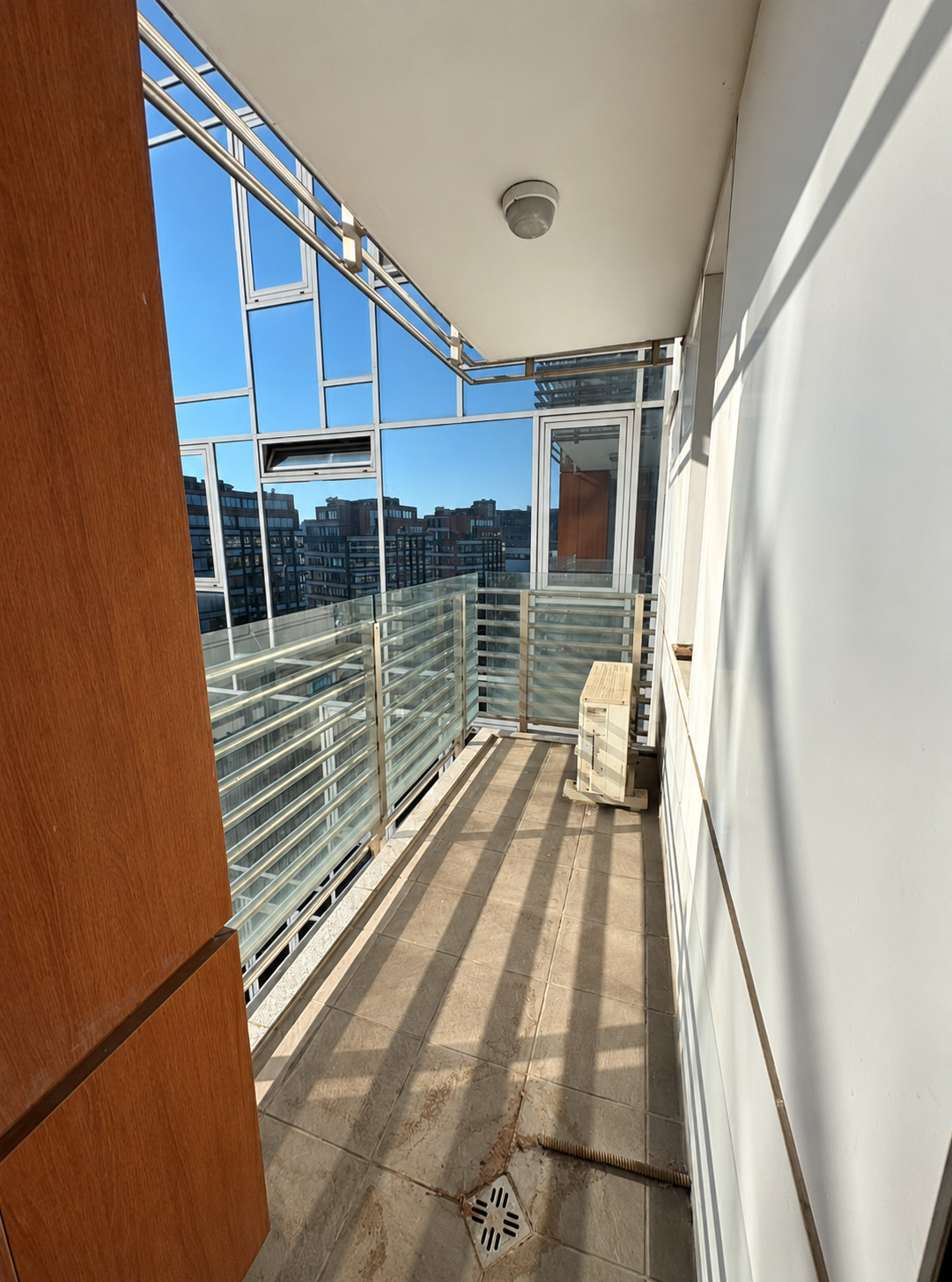 tristaen-apartament-108-kvm-pod-naem-manastirski-livadi-sofiya-napalno-obzaveden-9 Тристаен апартамент 108 кв.м под наем в Манастирски ливади | Напълно обзаведен