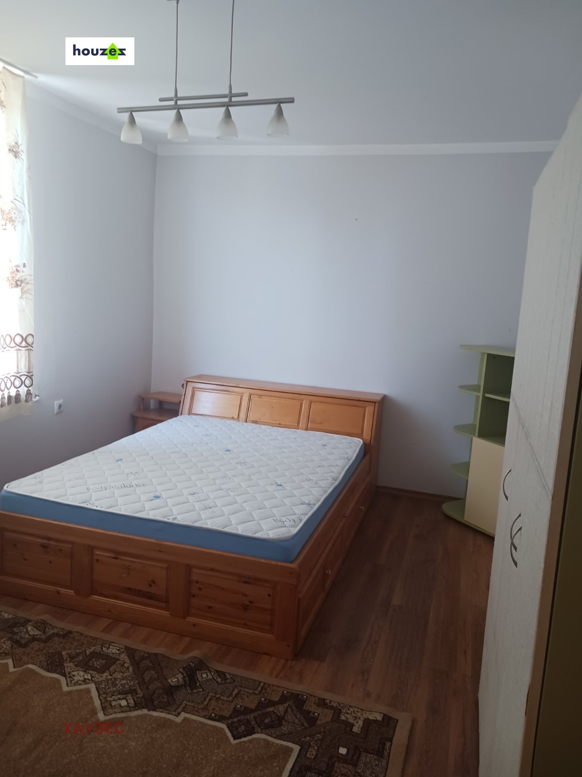 tristaen-apartament-80-kv-m-pod-naem-banishora-sofiya-7-etazh-3 Детска спалня с дървено легло и бял шкаф