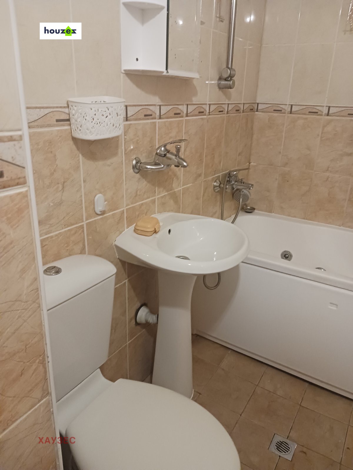 tristaen-apartament-80-kv-m-pod-naem-banishora-sofiya-7-etazh-5 Баня с вана, тоалетна и раковина